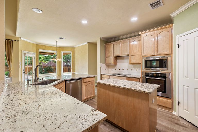 8-web-or-mls-8410-cambria-dr-kcp-042425---134.jpg