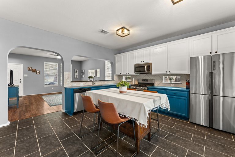 8-web-or-mls-8622-brock-cir-23-1739296297.jpg