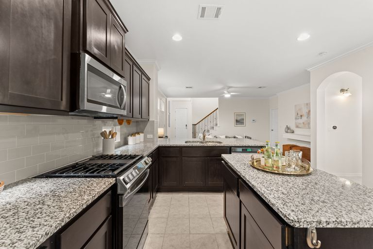 8-web-or-mls-9528-hunter-ln-11-1746648457.jpg
