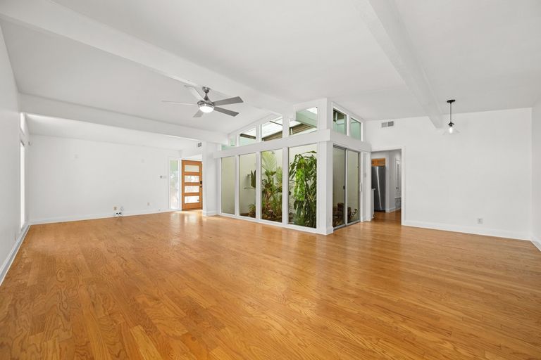 833_east_38th_street_0010.jpeg