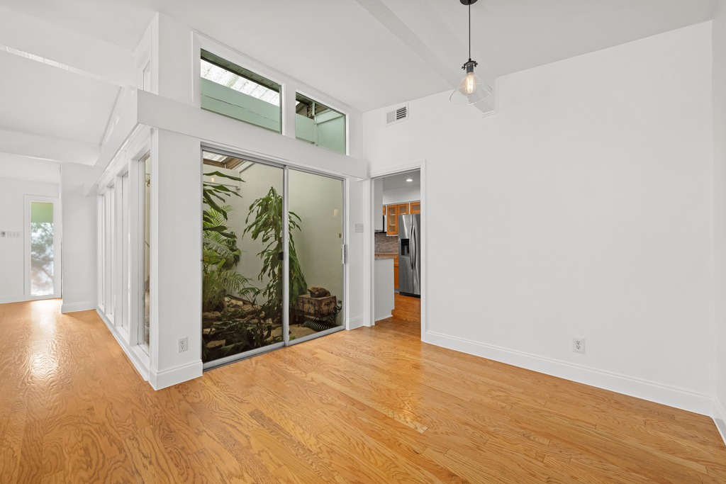 833_east_38th_street_0012.jpeg