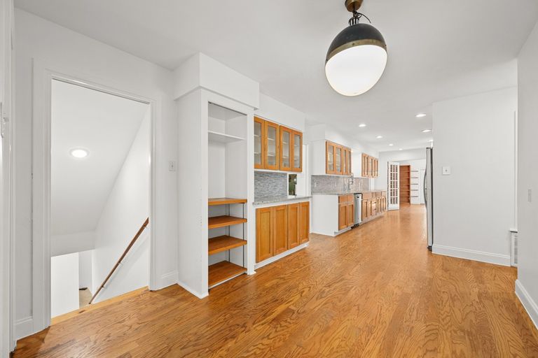 833_east_38th_street_0014.jpeg