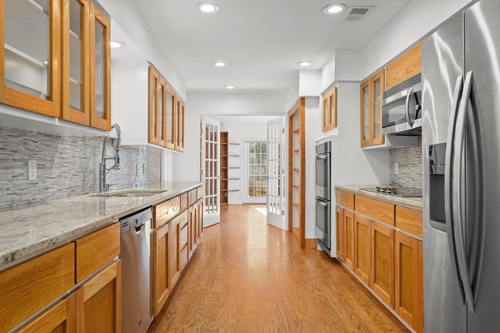 833_east_38th_street_0015.jpeg