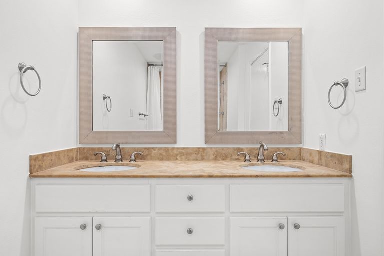 833_east_38th_street_0019.jpeg
