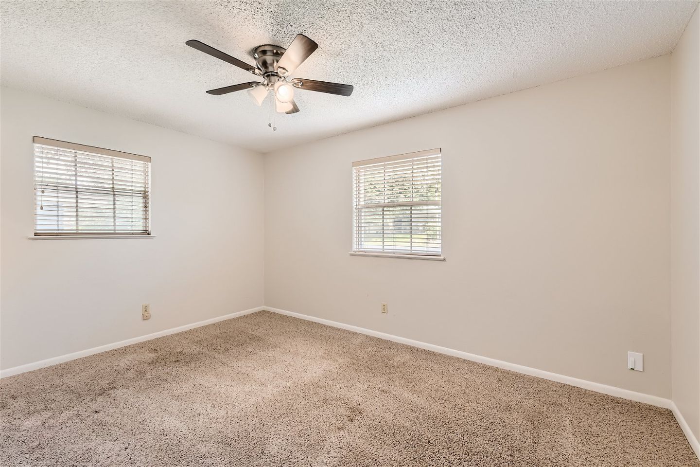 8500-daleview-dr---web-quality---008---08-primary-bedroom.jpg