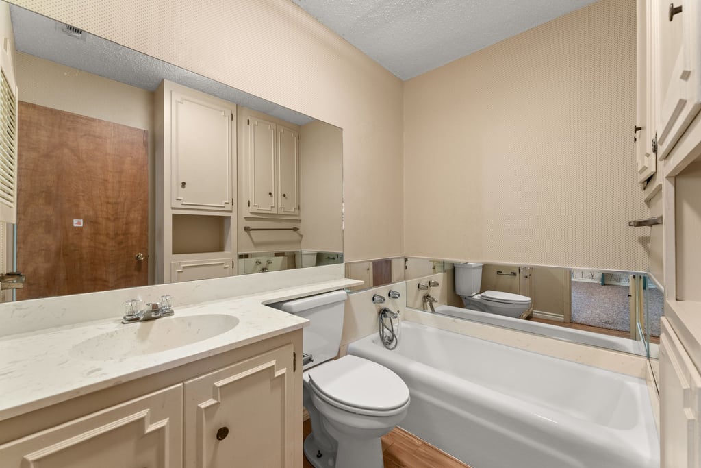 8a11b171-21-custom-2804-deercreek-cir-21-of-35.jpg
