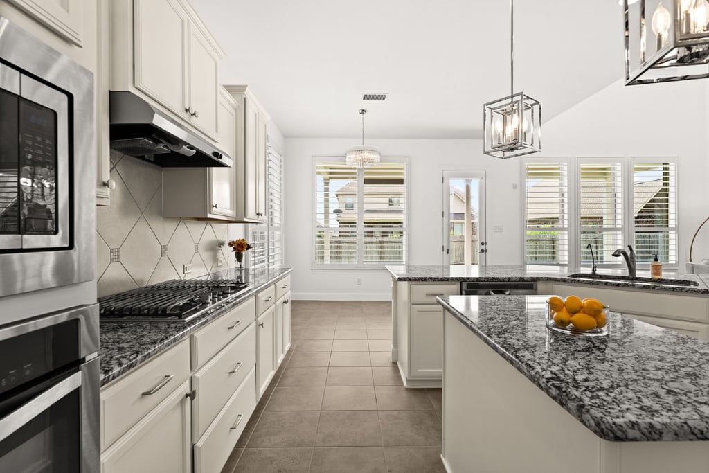 9-custom-3917-rosa-park-ln-(14-of-38).jpg