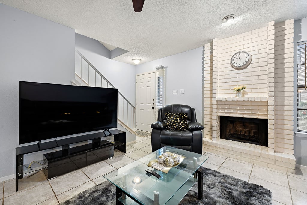 9-custom-8400-jamestown-dr,-204-kcp-122123---44.jpg