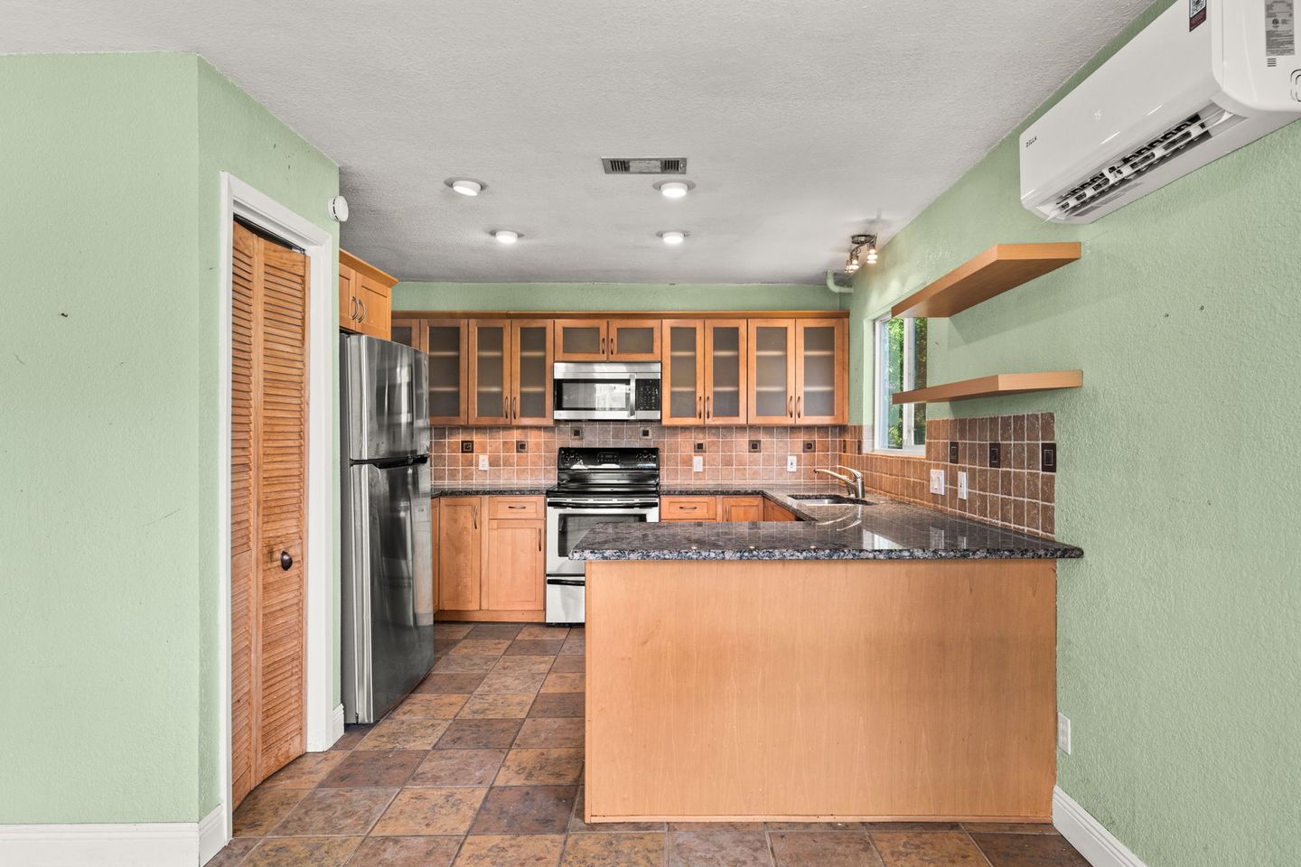 9-web-or-mls-103-westward-cove-3.jpg