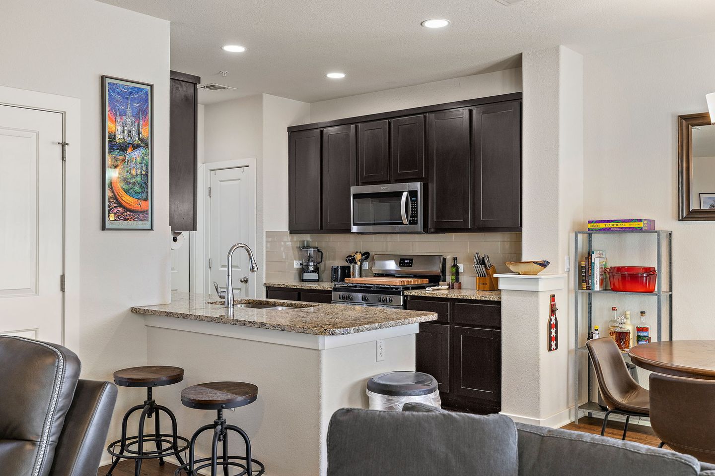 9-web-or-mls-1101-e-parmer-ln-318-kcp-011926---80.jpg