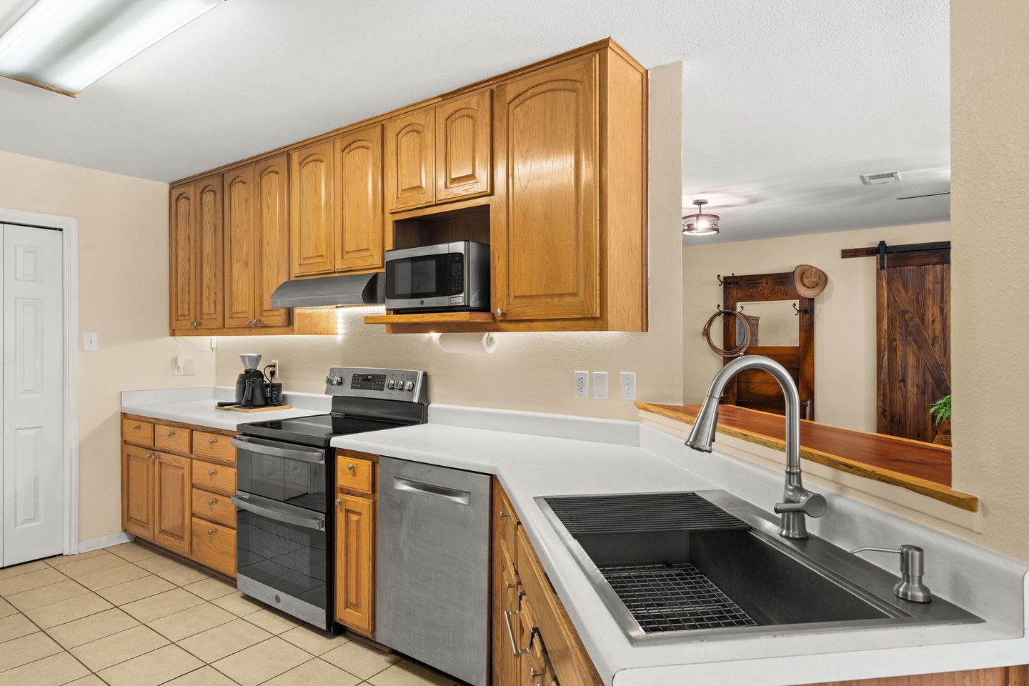 9-web-or-mls-11551-farm-to-market-32-10.jpg