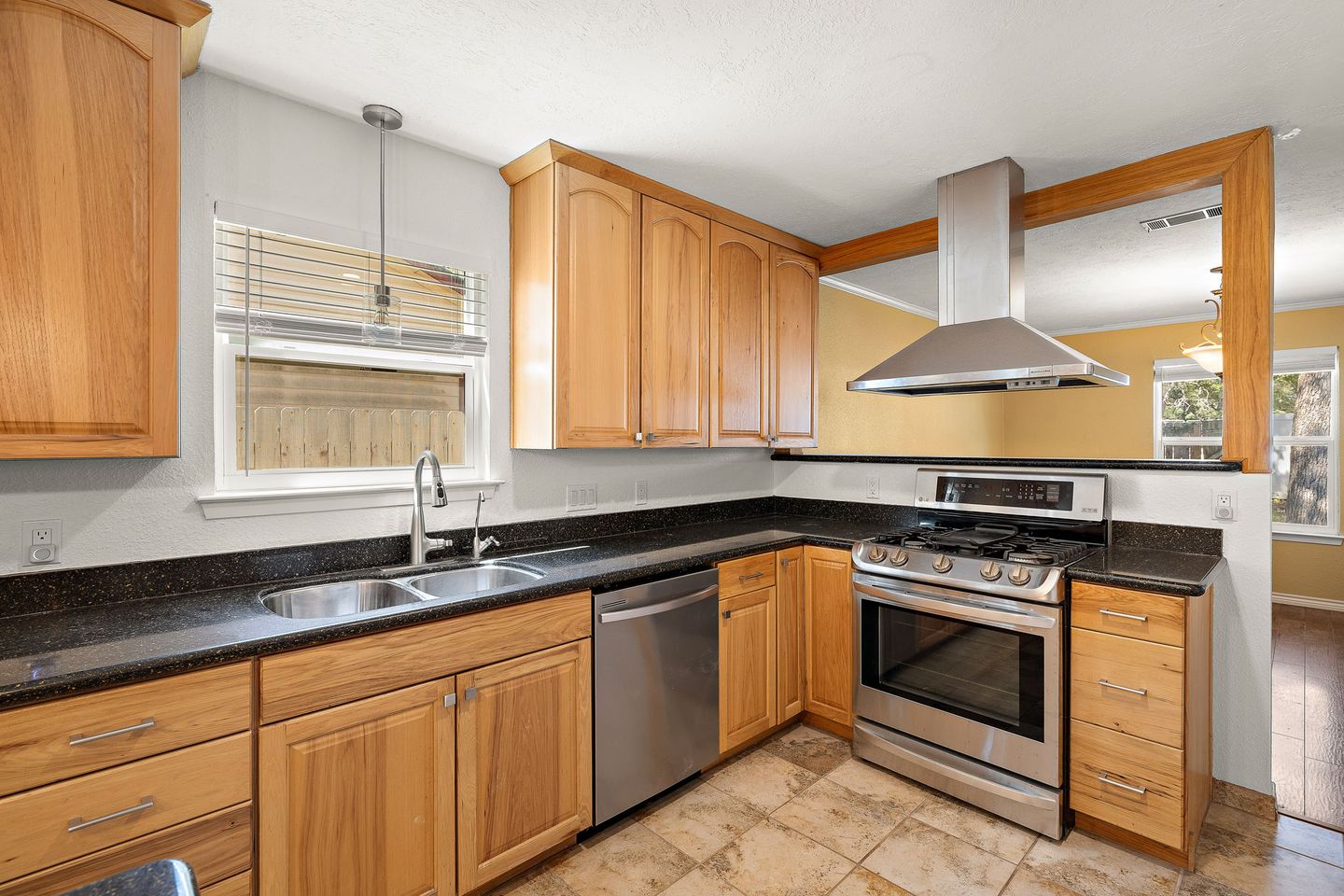 9-web-or-mls-11608-tanglebriar-trail-kcp-090226---147.jpg