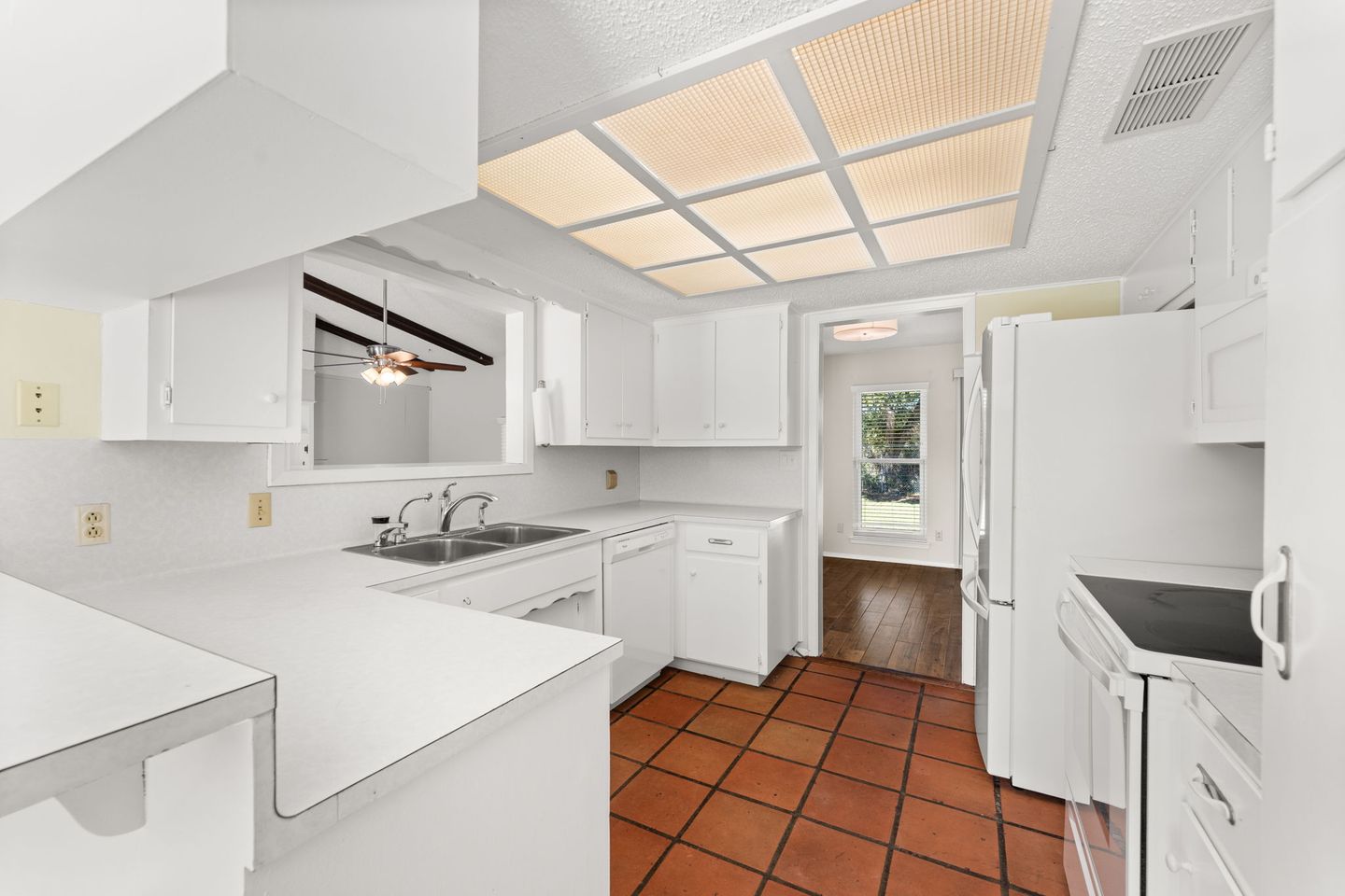 9-web-or-mls-12100-cactus-bend-(33-of-35).jpg