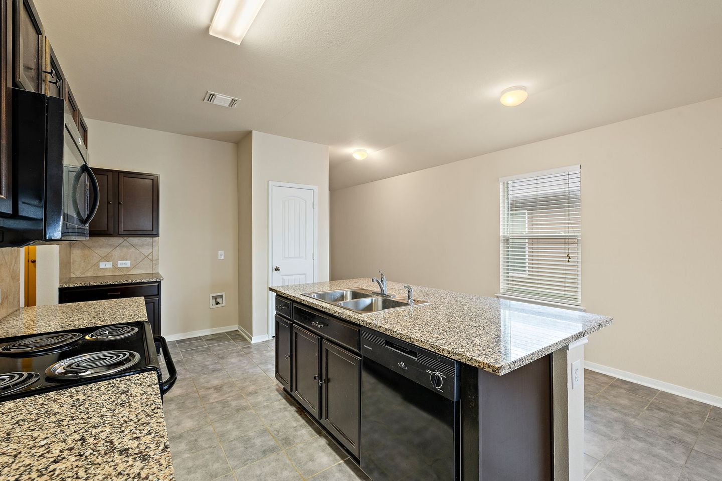 9-web-or-mls-12111-stoneridge-gap-ln-kcp-043026---82.jpg