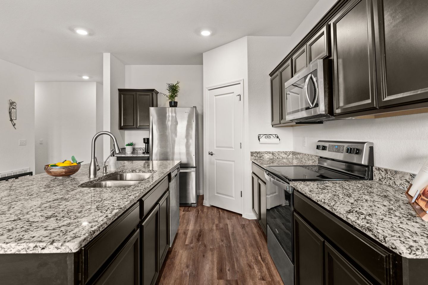 9-web-or-mls-12701-samuel-adams-dr-12.jpg