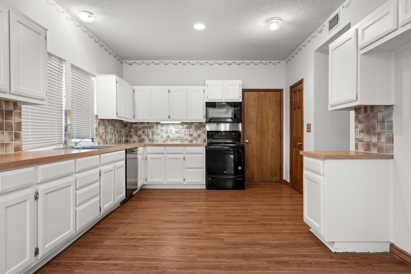 9-web-or-mls-13104-s-ridge-cir-10-1731615704.jpg