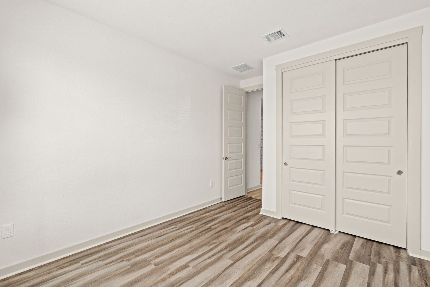 9-web-or-mls-221-indian-shoal-dr.jpg