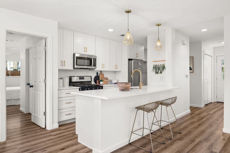 9-web-or-mls-2705-ashdale-dr-(4-of-26).jpg