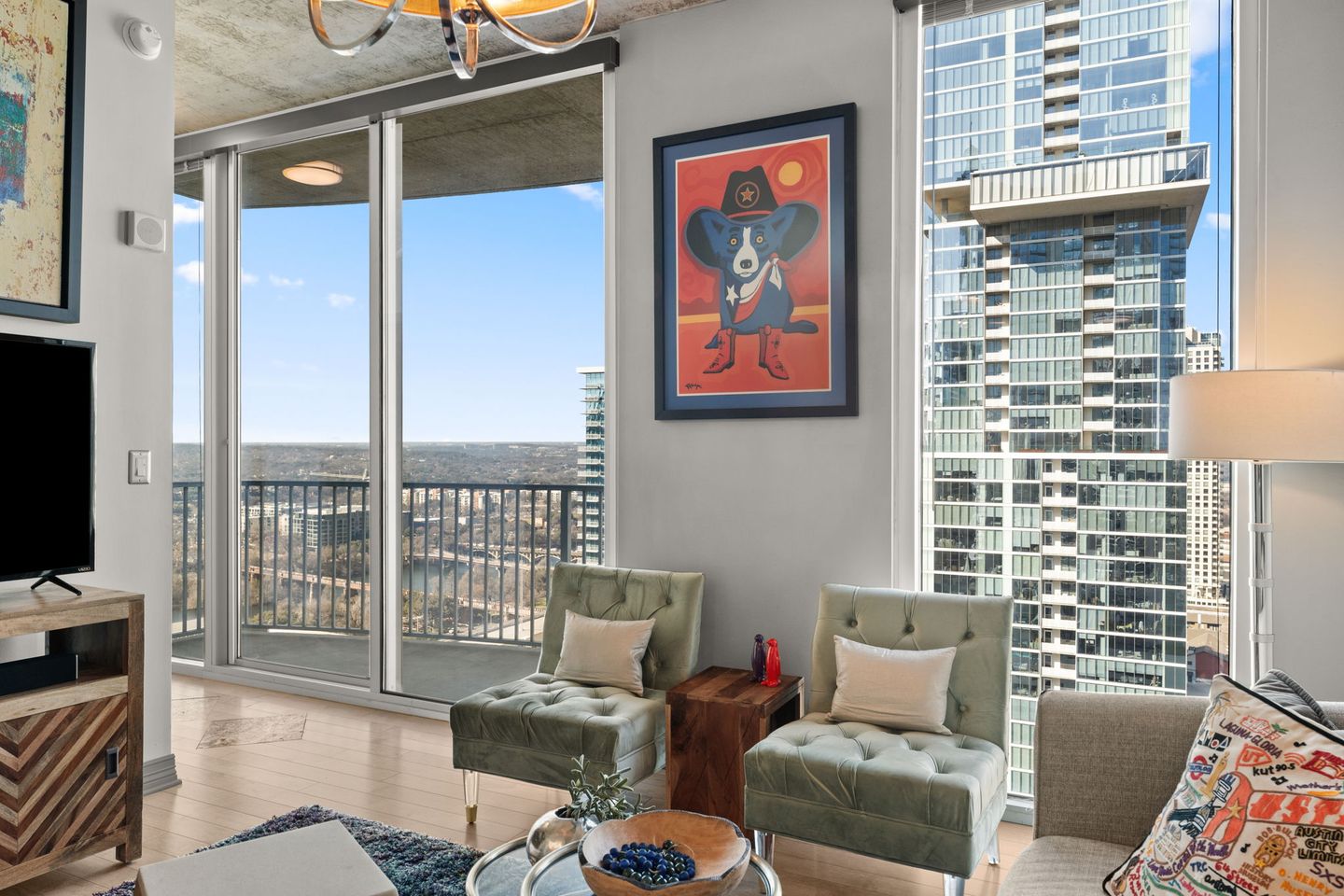 9-web-or-mls-360-nueces-st-2408-(10-of-38).jpg