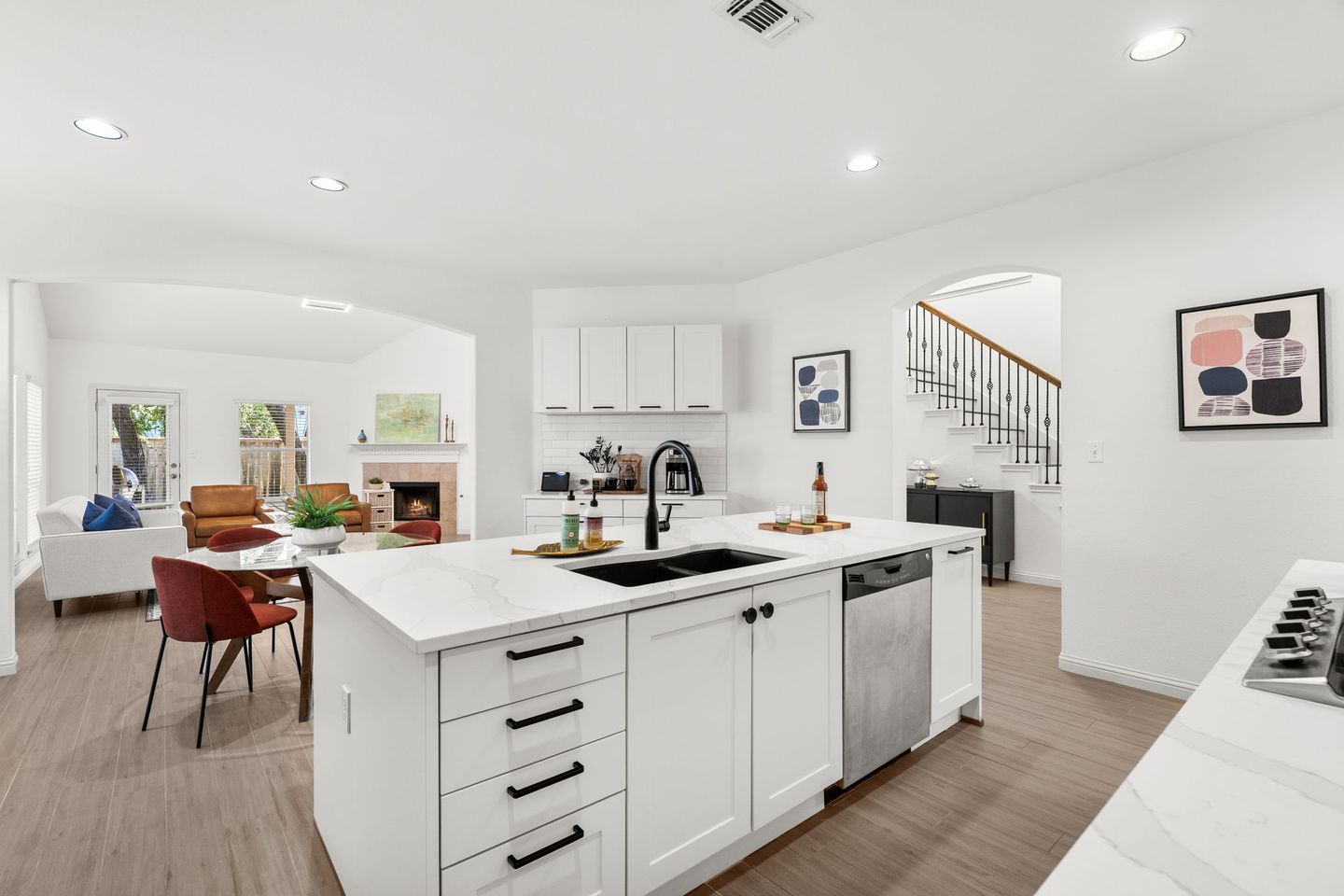 9-web-or-mls-3831-sapphire-loop-14.jpg