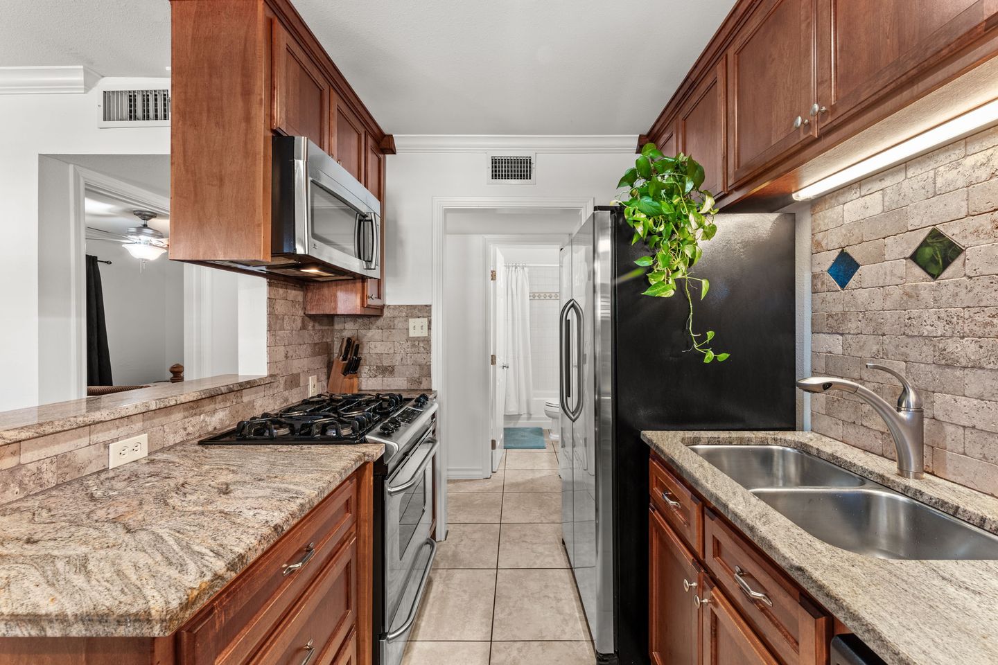 9-web-or-mls-407-e-45th-st-109-9.jpg