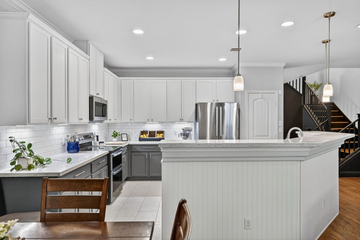 9-web-or-mls-408-kissing-oak-dr-(9-of-39).jpg