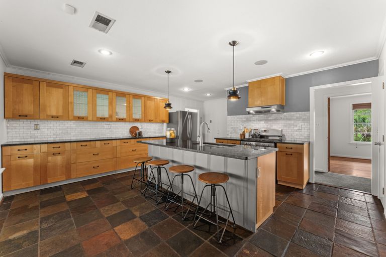 9-web-or-mls-4330-parkwood-rd-15.jpg