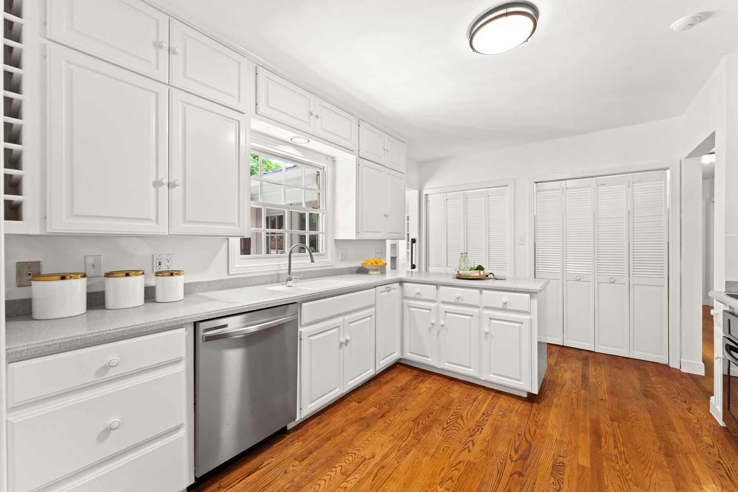 9-web-or-mls-5401-shoal-creek-blvd-8.jpg