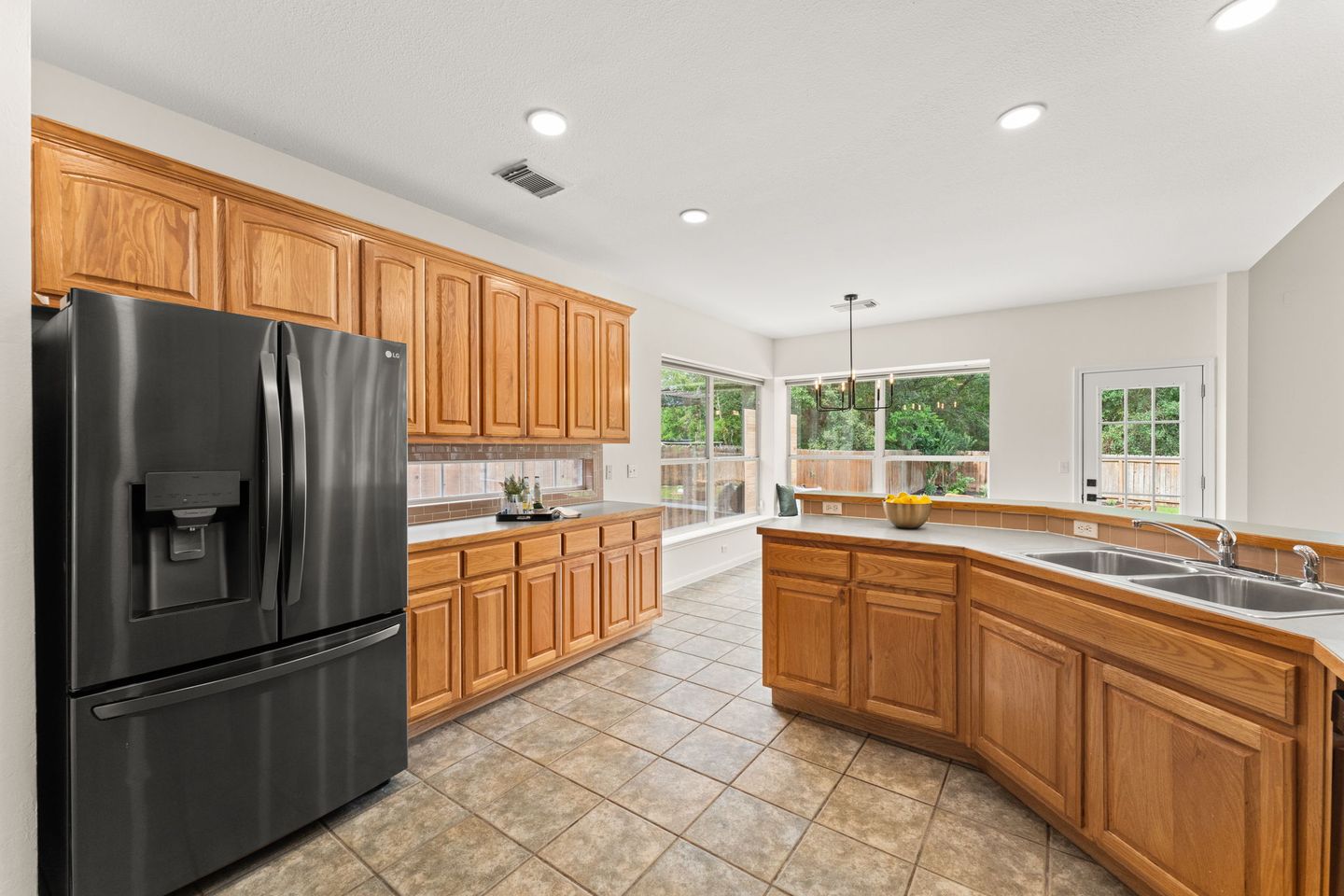 9-web-or-mls-5708-bexley-ct-11.jpg