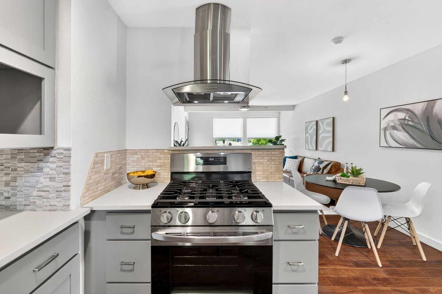 9-web-or-mls-6215-peggy-st-(9-of-26).jpg