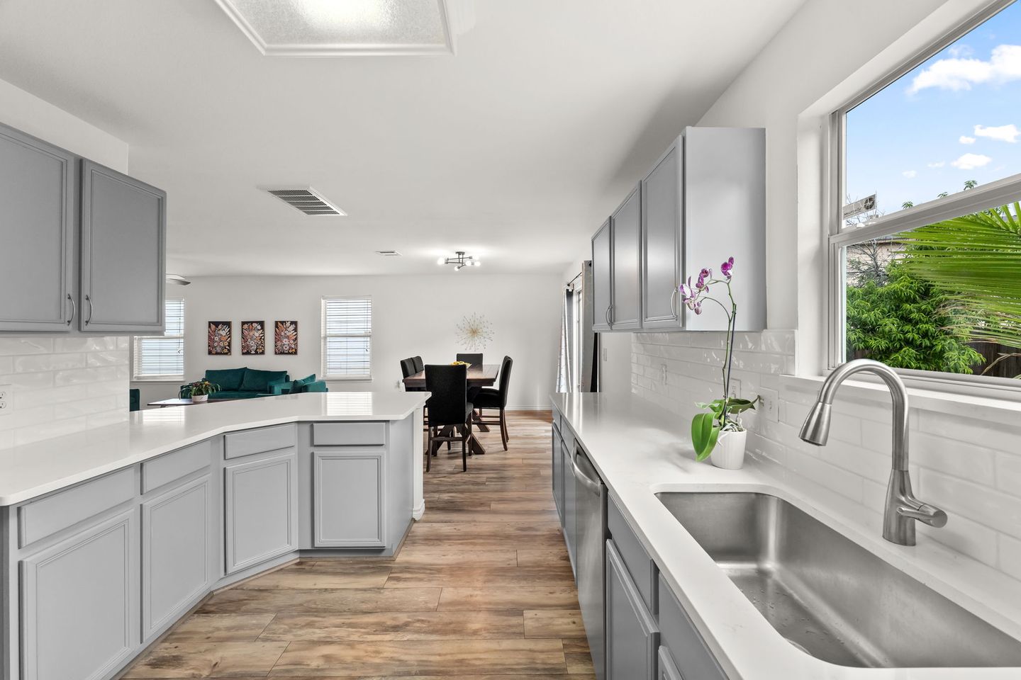 9-web-or-mls-6812-walkup-ln-18.jpg