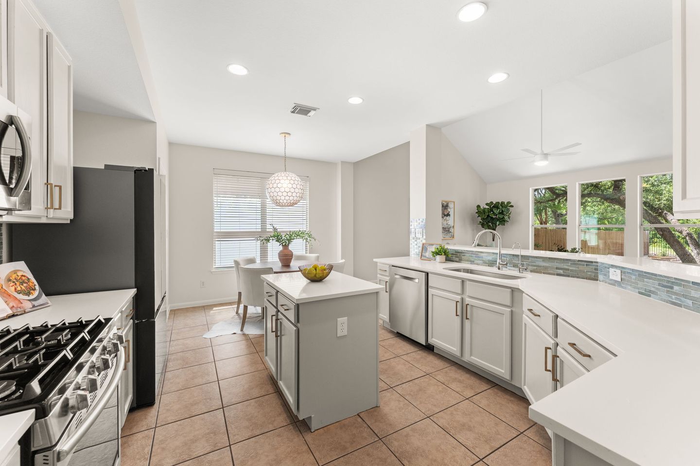 9-web-or-mls-7320-brecourt-manor-way-2.jpg