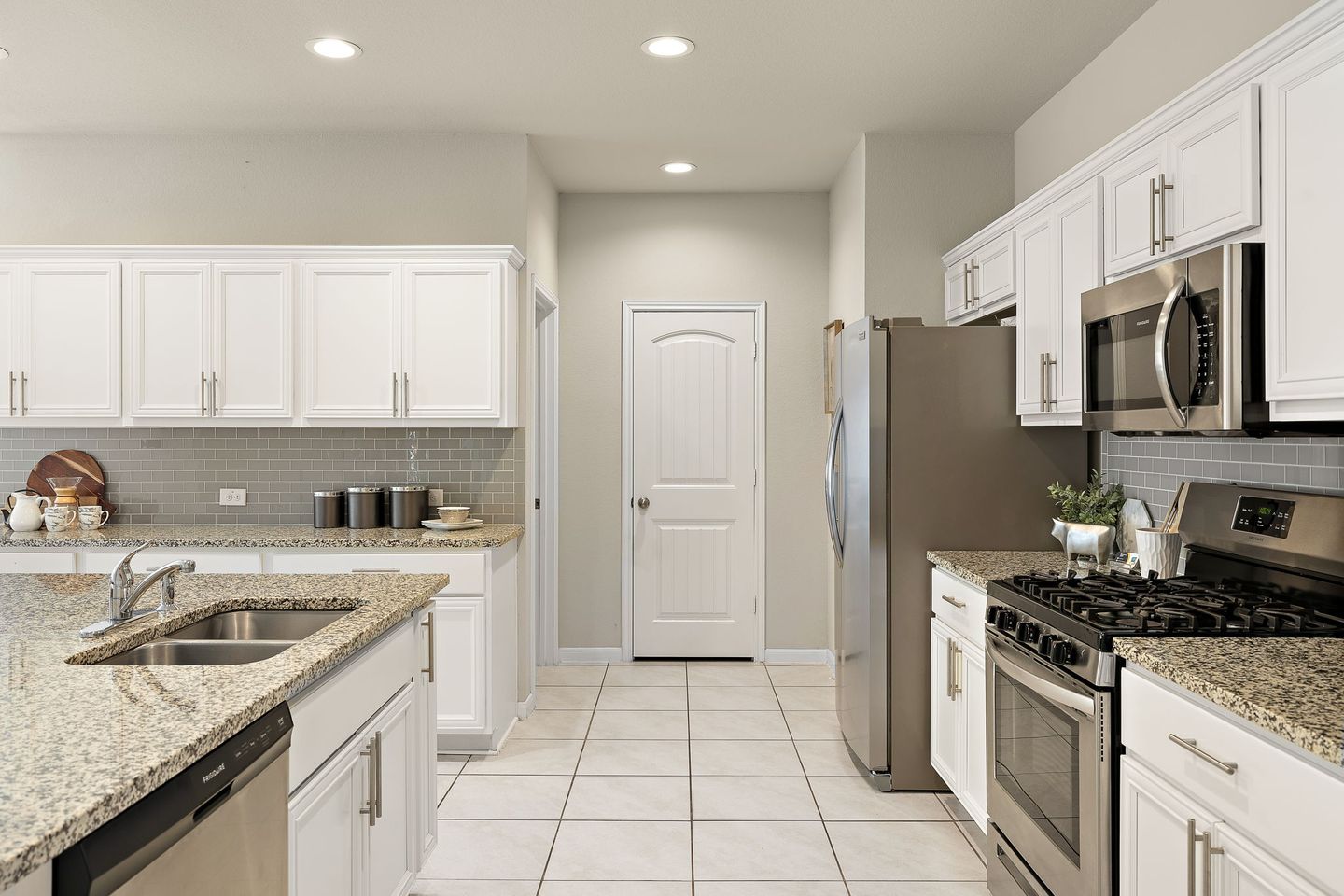 9-web-or-mls-7420-branrust-dr-kcp-010725---104.jpg