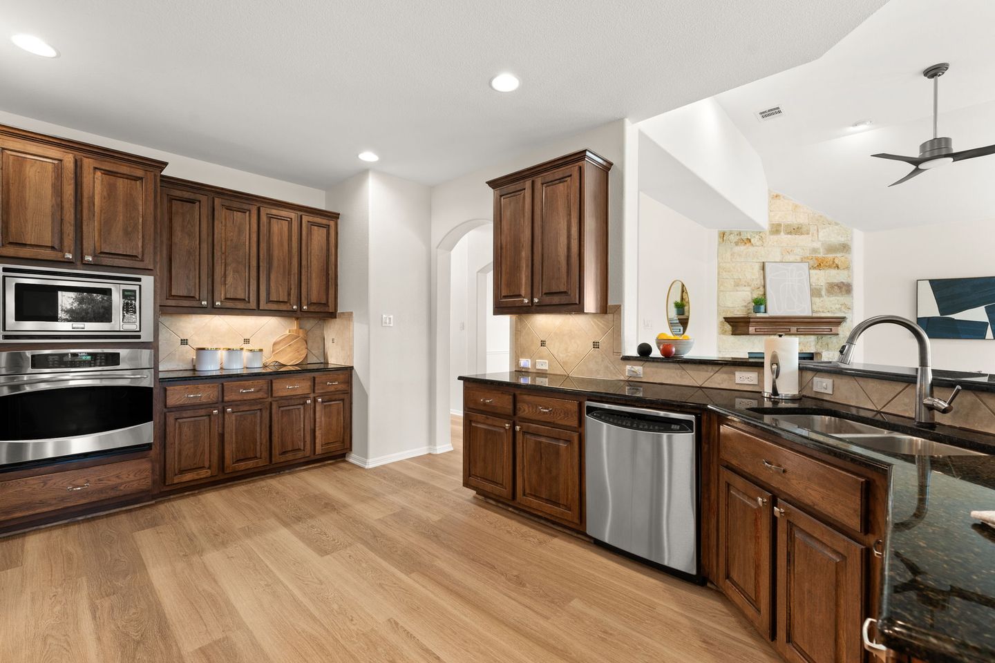 9-web-or-mls-7908-via-verde-dr-(18-of-41).jpg