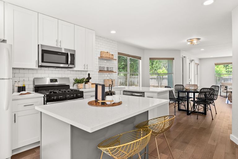 9-web-or-mls-8900-creekmont-cove-(4-of-21).jpg