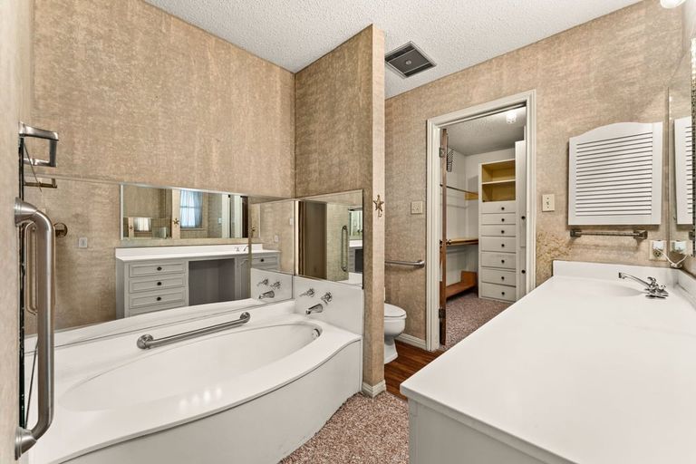 a764ba70-16-custom-2804-deercreek-cir-14-of-35.jpg