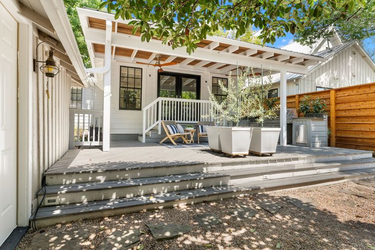 c684e95a-23-web-or-mls-1703-w-31st-ext-1-of-10.jpg