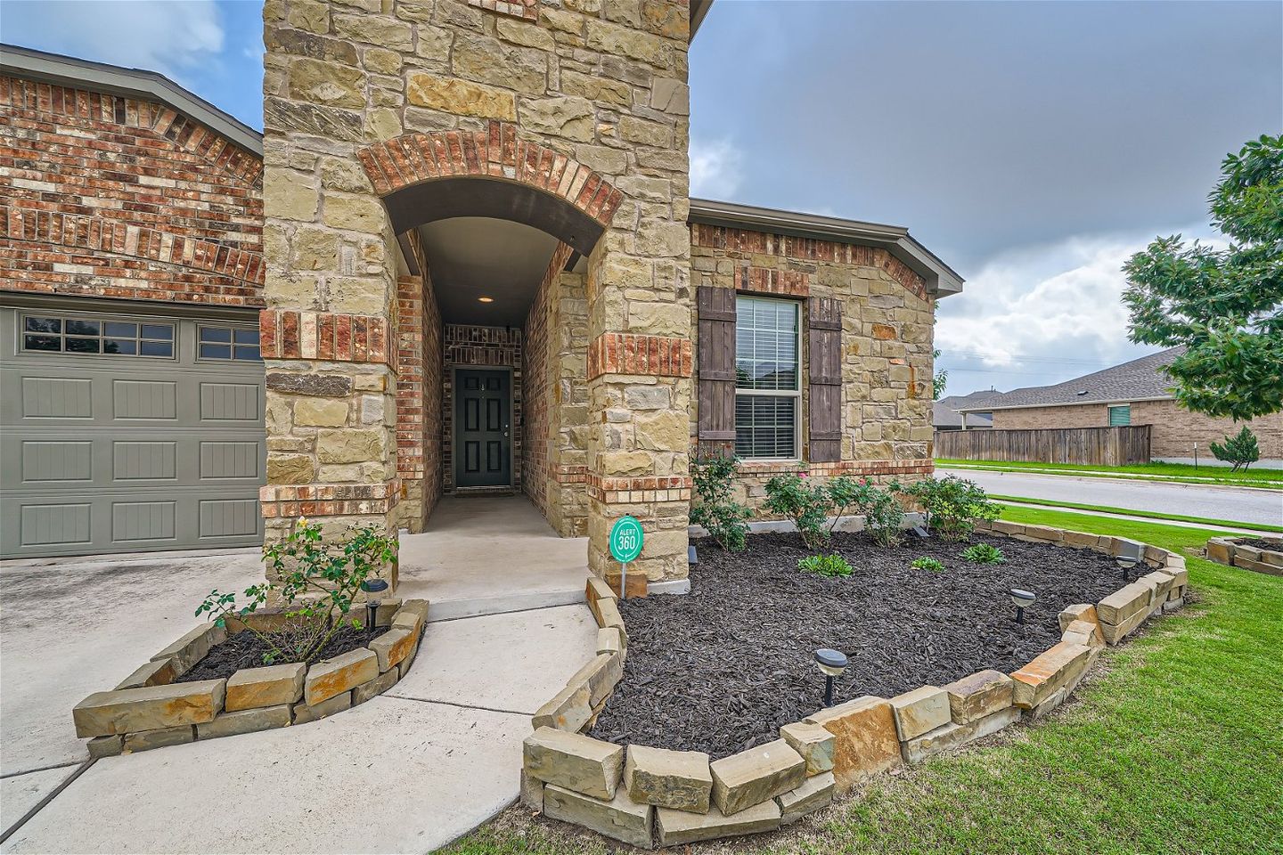 d273fe15-19928-plough-shores-lane-web-quality-005-06-exterior-front-entry.jpg