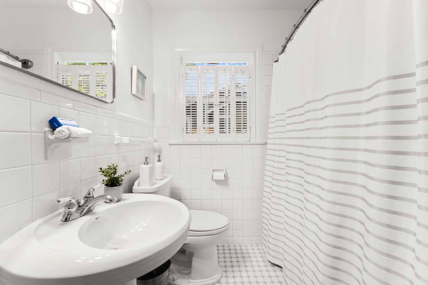 eb2cb27e-18-web-or-mls-1703-w-31st-st-10-of-26.jpg