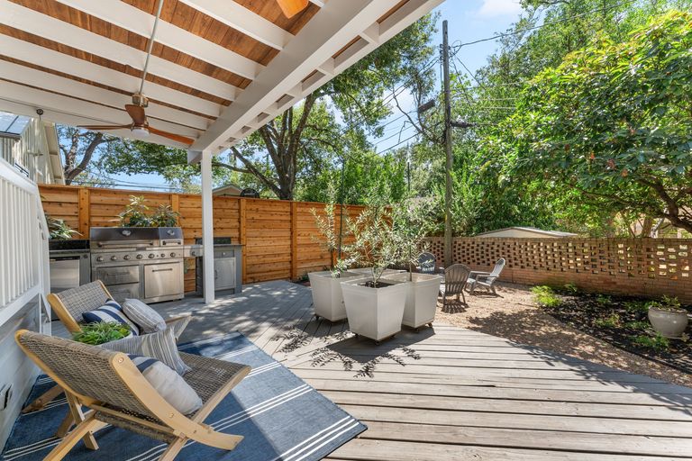ed451bab-19-web-or-mls-1703-w-31st-ext-5-of-10.jpg