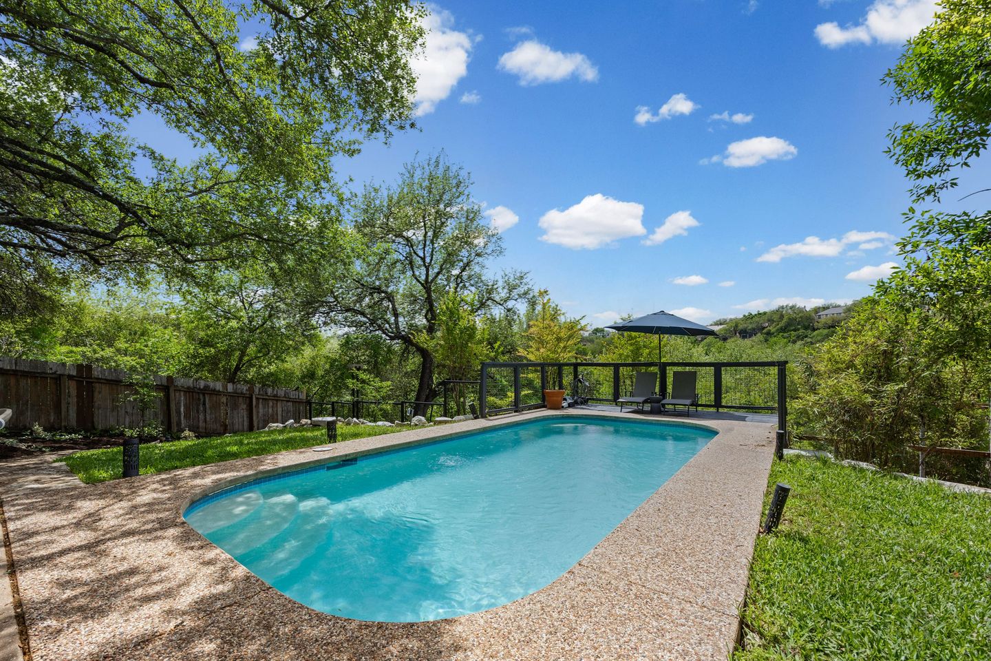 mt-bonnell-rd-1-1776288626.jpg