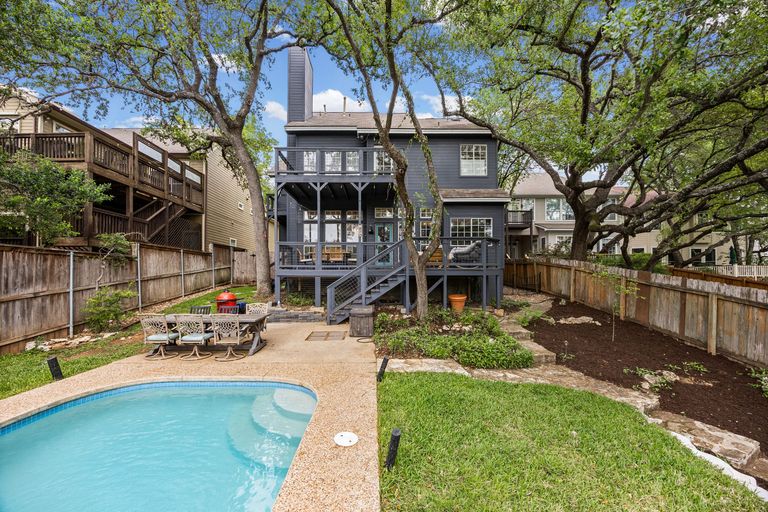 mt-bonnell-rd-26-1776288655.jpg