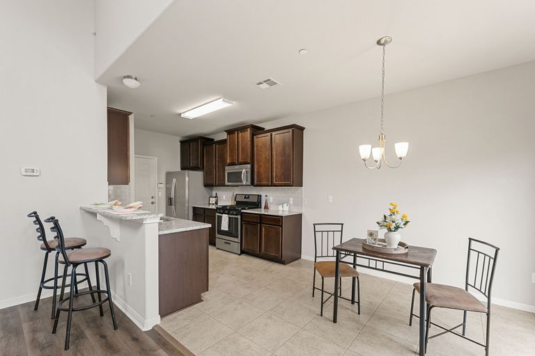 sqft-1215.jpg