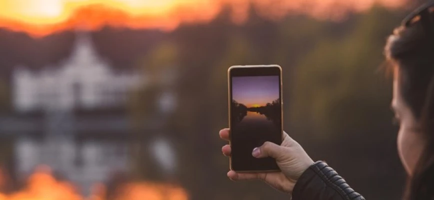 How Social Media Affects Real Estate Trends and the Perception of Wealth