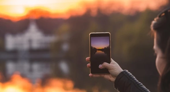 How Social Media Affects Real Estate Trends and the Perception of Wealth